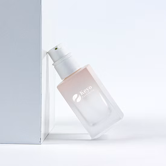 Bouteille vide populaire de fond de teint liquide cosmétique de pompe en verre carrée de 20 ml 30 ml 50 ml 150 ml avec capuchon